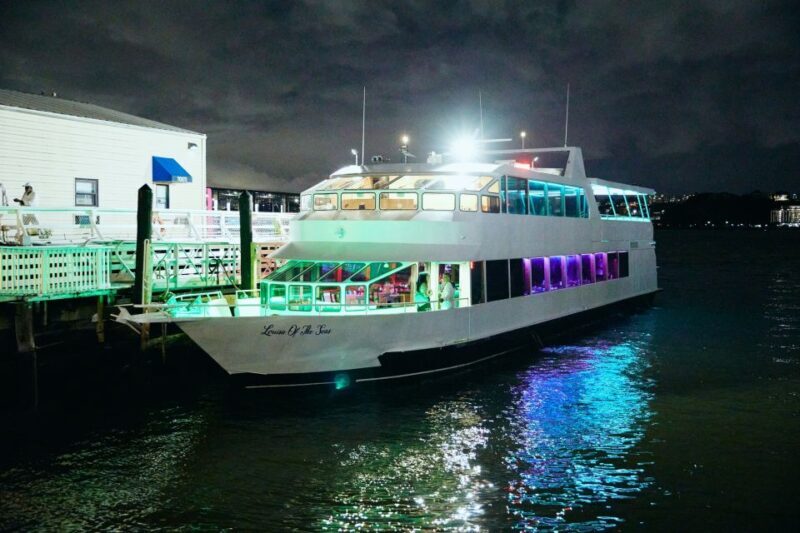 New York City: Gourmet Dinner Cruise with Live Music - Who Should Book This Cruise?