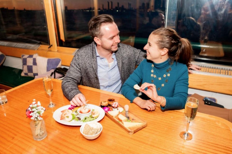New York City: Holiday Jazz Classic Motor Yacht Cruise - Key Points