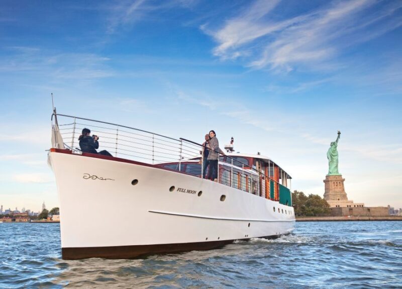 New York City: Mini Yacht Boat Ride with Sightseeing - FAQ