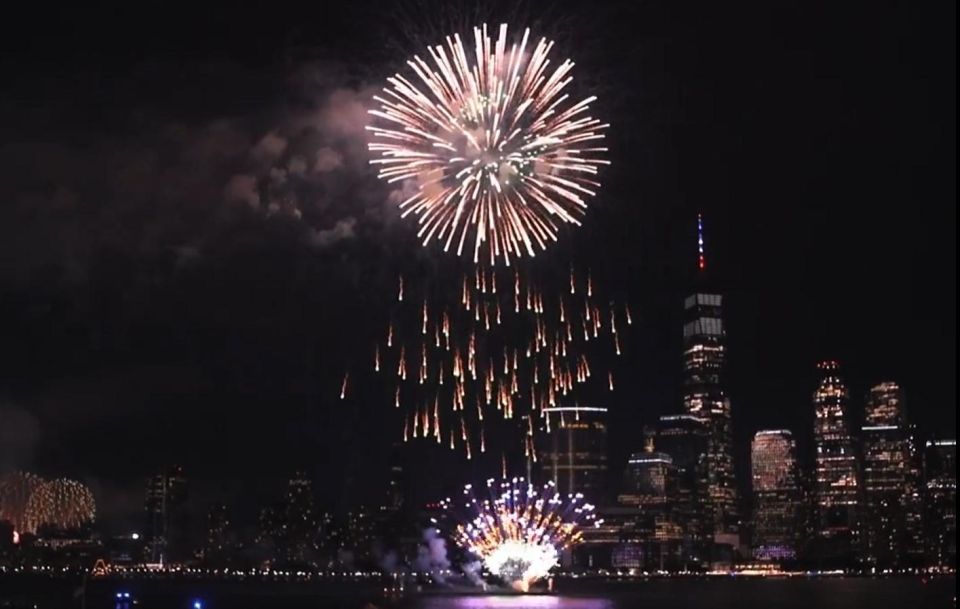 New York City Skyline & 4th of July Fireworks - Jersey City Fireworks