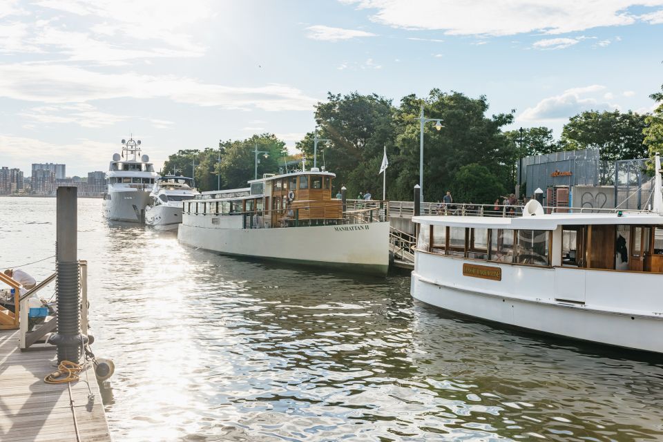 New York City: Sunset Yacht Cruise - Yacht Amenities