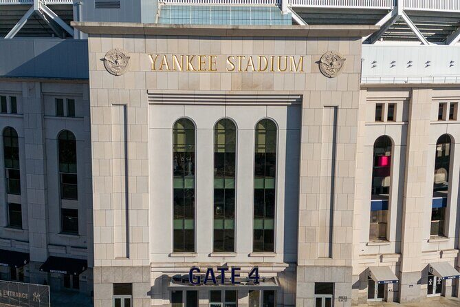 New York Contrasts: Manhattan, The Bronx, Queens & Brooklyn - A Deep Dive into the Itinerary