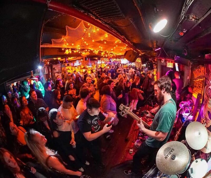 New York Nightlife: The Essential NYC Nightlife Experience - The Atmosphere and Crowd