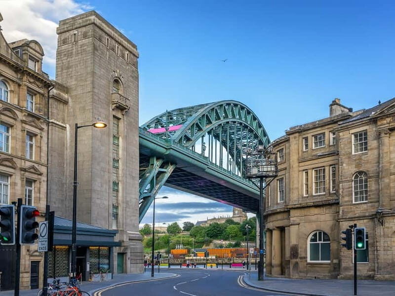 Newcastle Revealed Tour: History, Bridges and Secrets in Spanish - Key Points