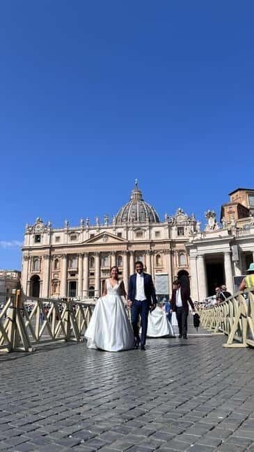 Newlywed couples blessing during Pope Leone XIV audience - What to Expect During the Tour