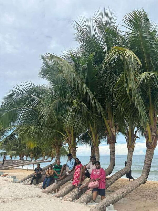 Nha Trang 4 Island Tour: Bai Tranh, Con Se Tre, Aquarium - Enjoying Con Se Tre Tourist Area
