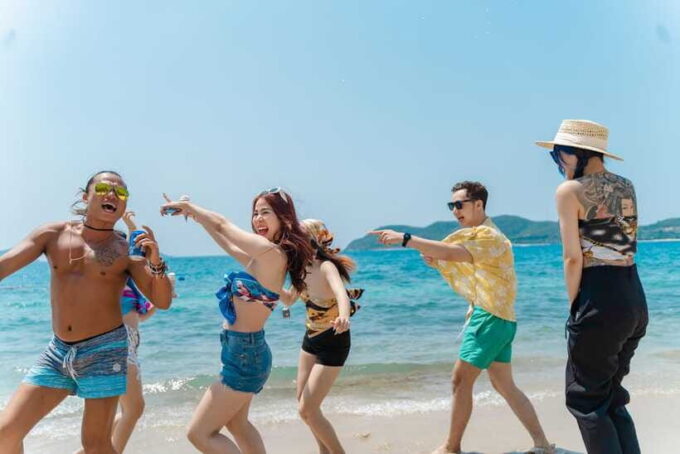 Nha Trang: Coral Reef Snorkeling and Floating Bar Party - Optional Water Sports Activities