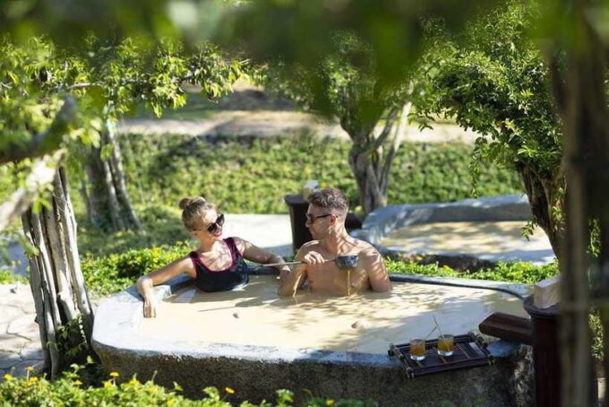 Nha Trang: Deluxe Ocean Snorkeling Tour With BBQ & Mud Bath - Rejuvenating Mud Bath at Hon Tam Resort