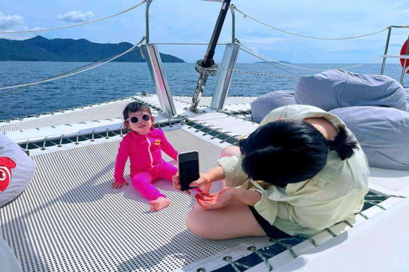 Nha Trang: Sunset Catamaran Yacht Tour - Safety and Accessibility Information