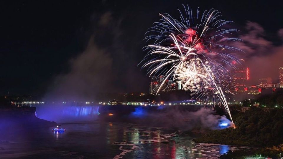 Niagara Falls Canada: Small Group Night Tour W/Boat & Dinner - Important Information to Consider