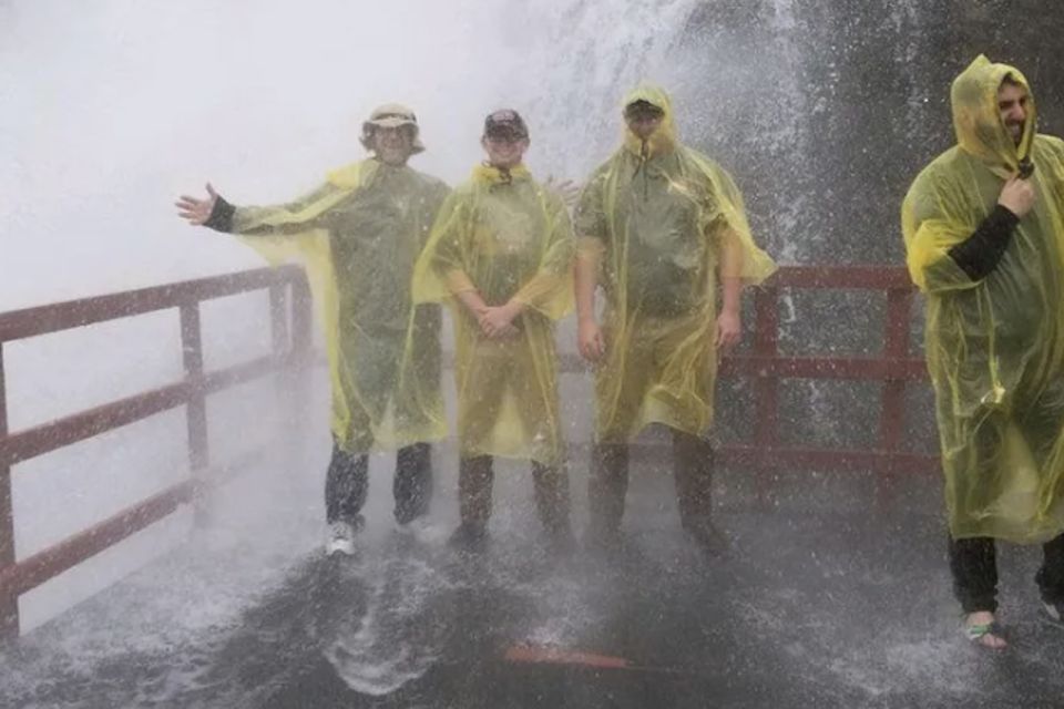Niagara Falls Canada & USA: Small Group Deluxe Tour - Experiencing the Falls