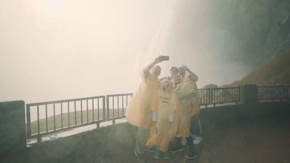 Niagara Falls: Day & Night Tour With Boat Ride and Dinner - Voyage to the Falls