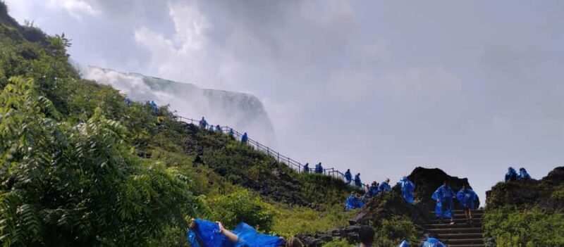 Niagara Falls: Private Guided Tour with Trolley Ride - The Sum Up