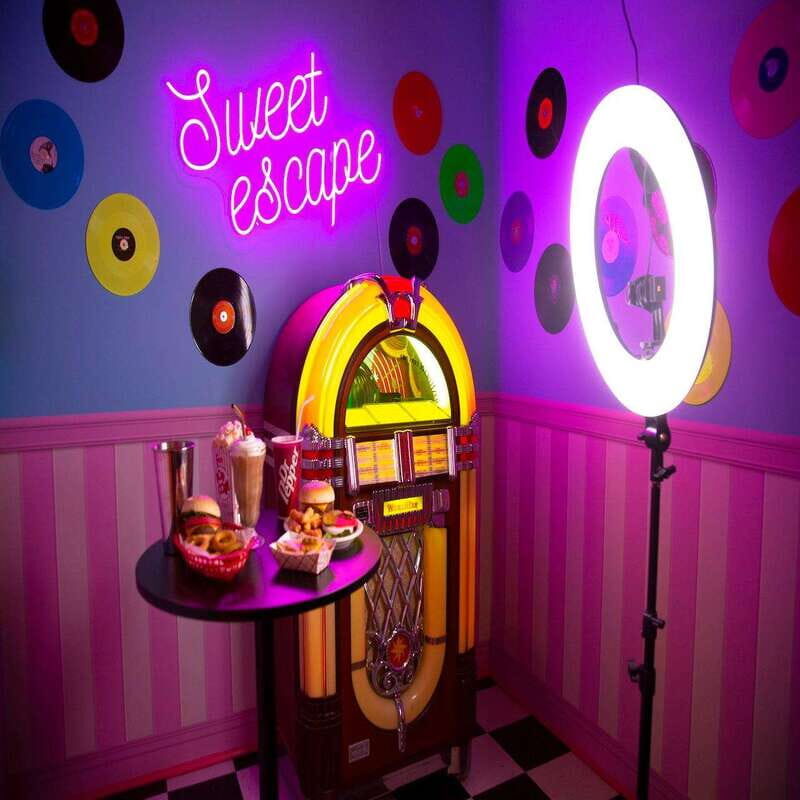 Niagara Falls: Ripley's Selfie Studios - What to Expect Inside