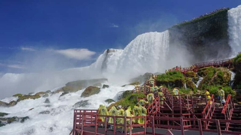 Niagara Falls Tour with Maid of the Mist & Cave of the Winds - The Walking Tour: First Impressions