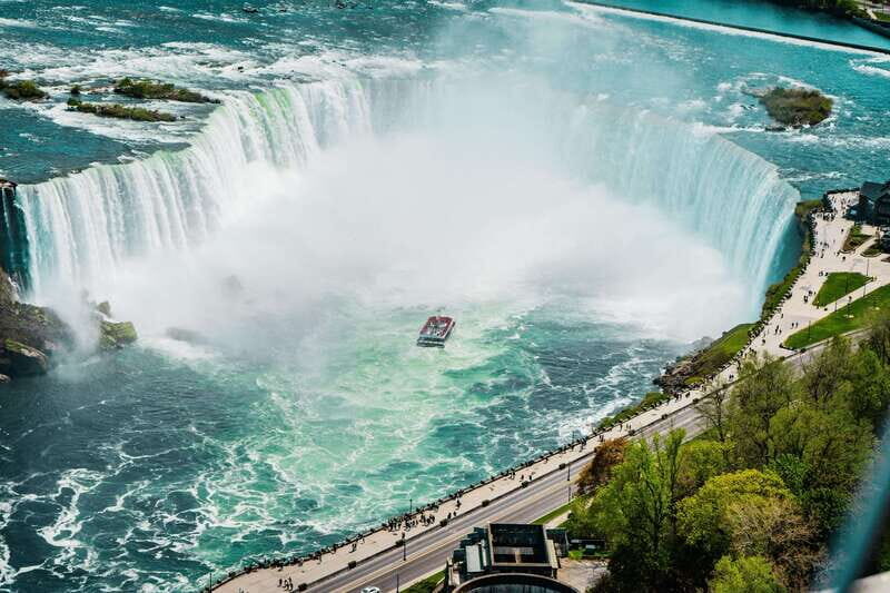 Niagara Falls Tour with Skip the Ticket Line Boat Cruise - Lunch with a View