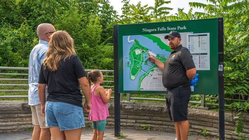 Niagara Falls: USA/Canada Tour with Boat Cruise and Lunch - Exploring the Niagara Falls Experience