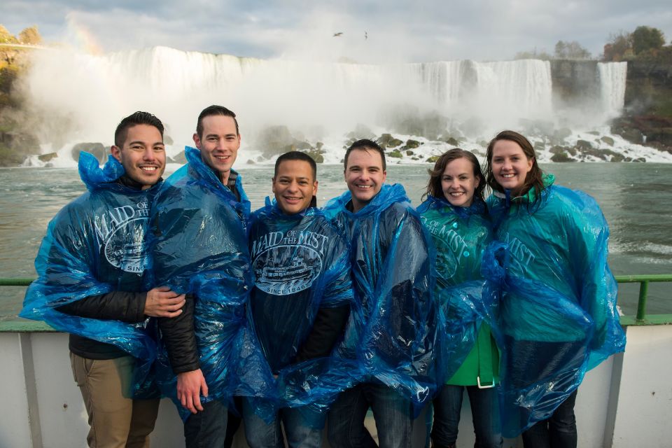 Niagara Falls, USA: Lights Show and Fireworks Tour by Bus - Vibrant Light and Fireworks