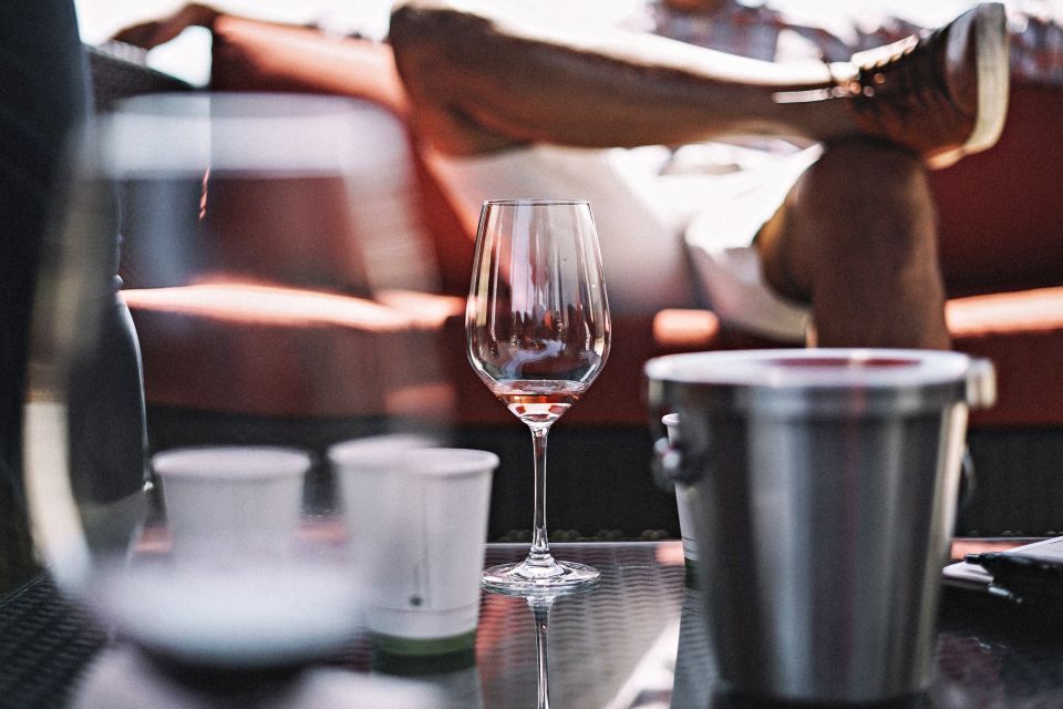Niagara-On-The-Lake: Wine & Charcuterie Tour With Tastings - Legal Drinking Age