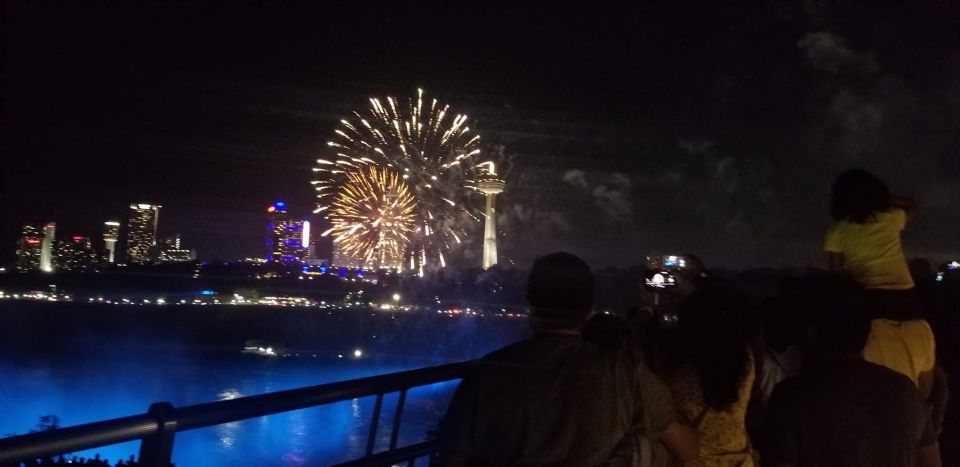 Niagara, USA: Illumination & Fireworks Tour - Visiting Famous Sights