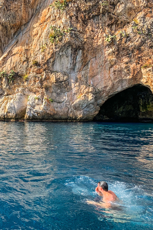Nice: Coastline Boat Cruise to Monaco - Onboard Experience