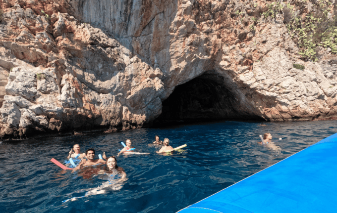 Nice: Monaco & Mala Caves Boat Trip With Snorkeling - Discovering the Picturesque Village of Villefranche