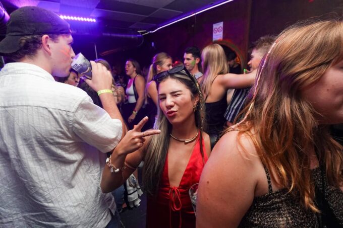 Nice :Pub Crawl With 6 Free Shots and VIP Bars&Club Access - Exploring the Bar Scene
