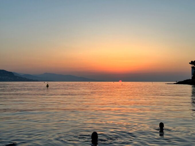 Nice: Saint Jean Cap Ferrat Sunrise Boat Trip With Breakfast - Experiencing the Sunrise Boat Trip