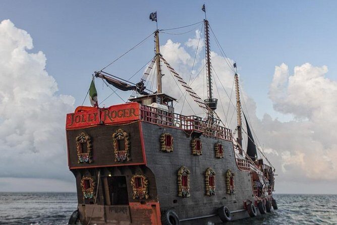 Night Pirate Ship Cruise in Cancún with Show & Lobster Dinner - FAQ