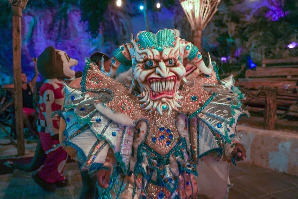 Nightfall Buggies Tour - Carnival Show