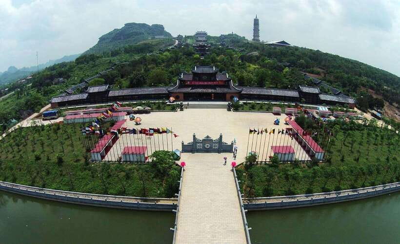 Ninh Binh: Bai Dinh Pagoda, Trang An and Mua Cave Day Tour - Visit to Bich Dong Pagoda