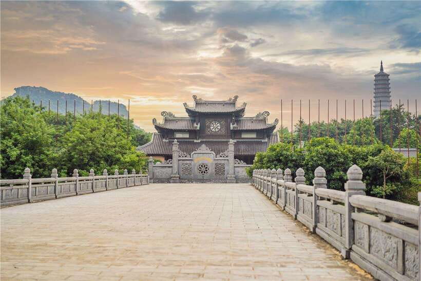 Ninh Binh: Bai Dinh Pagoda, Trang An and Mua Cave Day Tour - Customer Experiences and Reviews