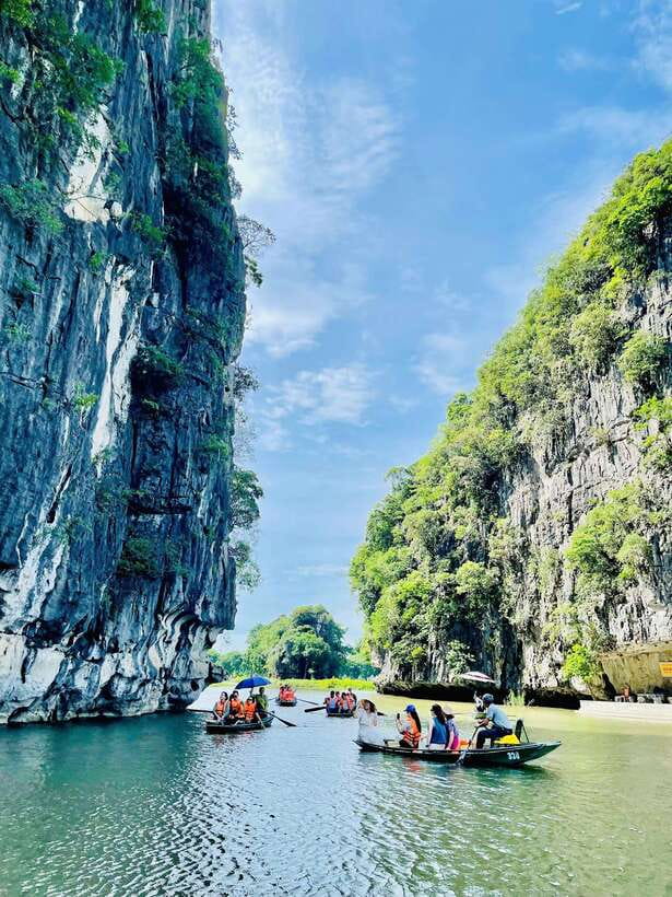 Ninh Binh : Bai Dinh Pagoda, Trang An, and Mua Cave Tour - Traditional Vietnamese Lunch Experience