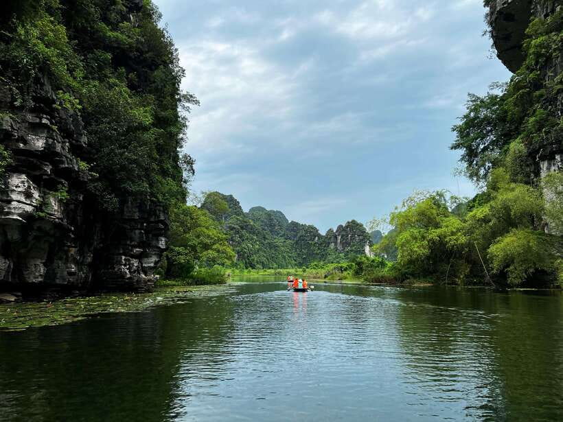 Ninh Binh: Bai Dinh, Trang An, Mua Cave Day Tour From Ha Noi - Inclusions and Exclusions