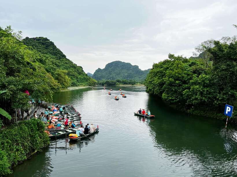 Ninh Binh: Bai Dinh, Trang An, Mua Cave Day Tour From Ha Noi - Hiking Mua Cave for Stunning Views