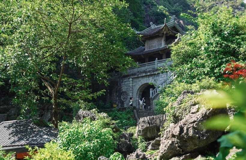 Ninh Binh Daily Tour (Hoa LU – TRANG an – MUA CAVE) - Hiking at Mua Cave