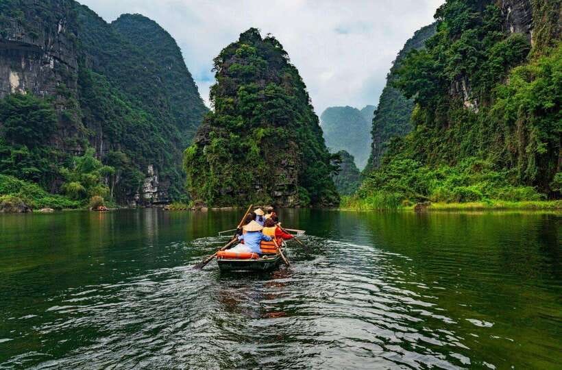 Ninh Binh Gateway: Unforgetable Experience Full Day Tour - Inclusions and Amenities