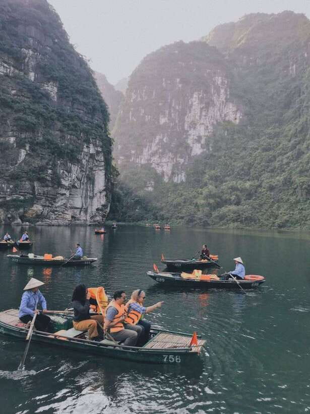 Ninh Binh: Hoa Lu, Trang An, and Mua Cave Day Tour - Included Services and Amenities