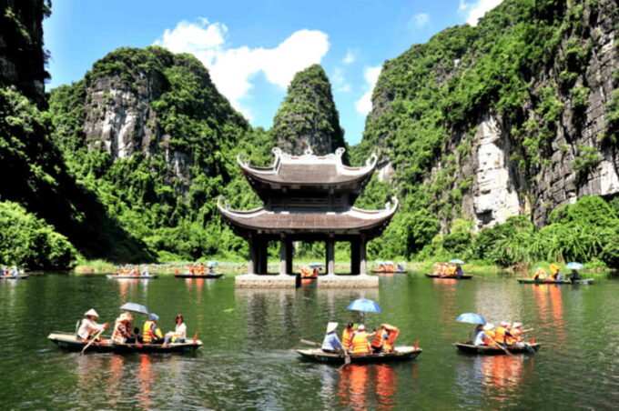 Ninh Binh: Hoa Lu – Trang An - Cycling & Boat Trip 1 Day - Exploring Trang An Grottoes