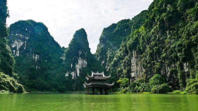 Ninh Binh: Hoa Lu, Trang an & Mua Cave Day Tour From Ha Noi - Holiday Surcharge