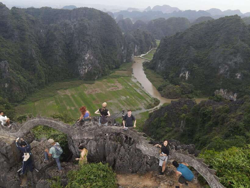 Ninh Binh Luxury Tour: Hoa Lu, Mua Hike, Tam Coc Boat - Overview of the Ninh Binh Luxury Tour