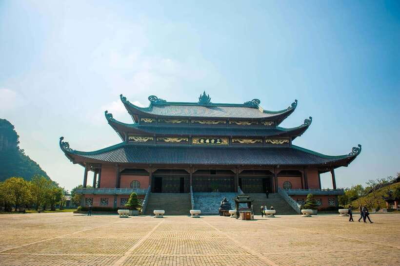 Ninh Binh : Mua Cave, Bai Dinh Pagoda, and Trang An Day Tour - Scenic Boat Trip in Trang An