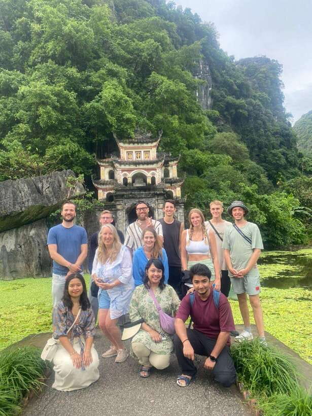 Ninh Binh : Mua Cave, Bai Dinh Pagoda, and Trang An Day Tour - Lunch in the Countryside