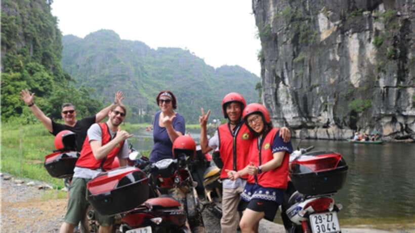 Ninh Binh Sunset Tour & Hoa Lu Ancient Town Visit - Getting to Ninh Binh