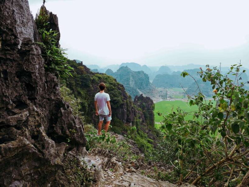 Ninh Binh, Trang An, Bai Dinh Pagoda, and Mua Cave - Savoring Traditional Vietnamese Cuisine