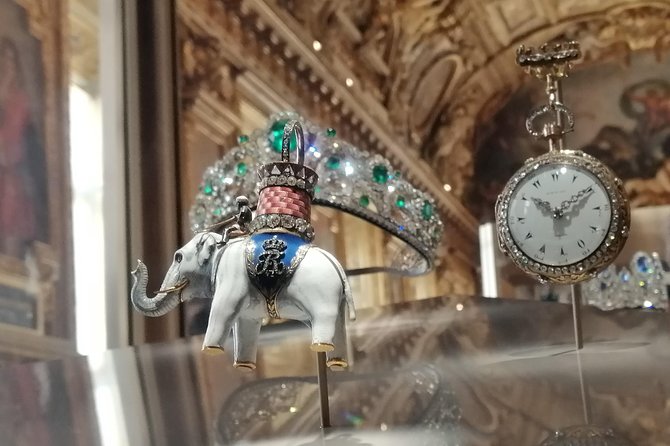 No-Crowds Louvre by Night Private Guided Tour in Paris - The Experience at Night