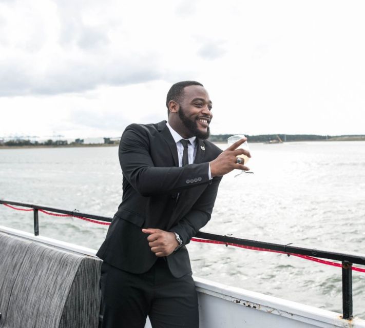 Norfolk: Elizabeth River Sunday Buffet Brunch Cruise - On-board Entertainment