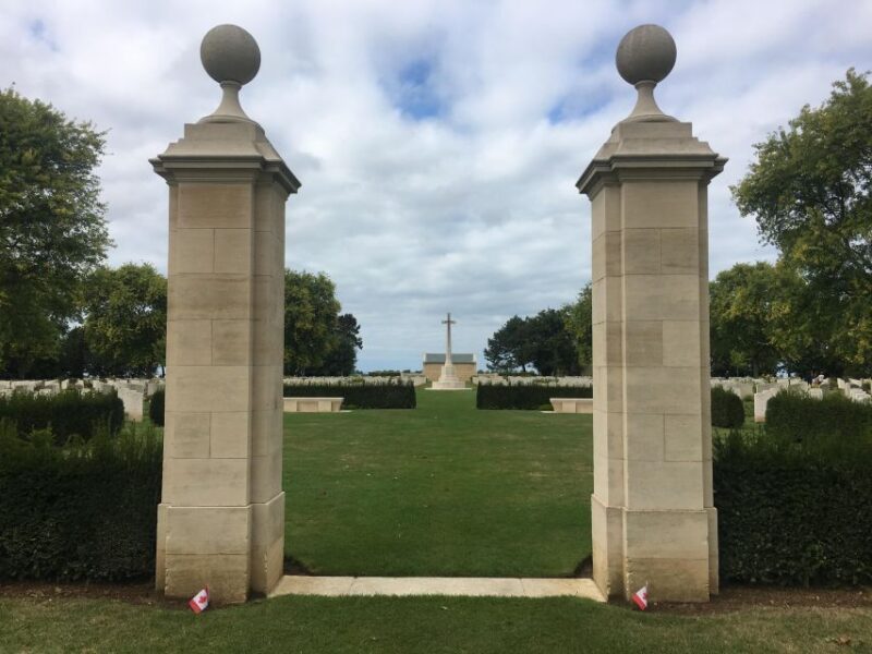 Normandy: Private Guided Tour With a Licensed Guide - Group Size and Pricing