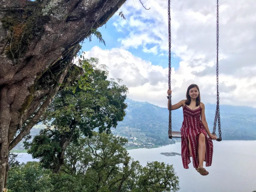 North Bali: Banyumala Waterfall and Ulun Danu Beratan Temple - Handara Iconic Gate