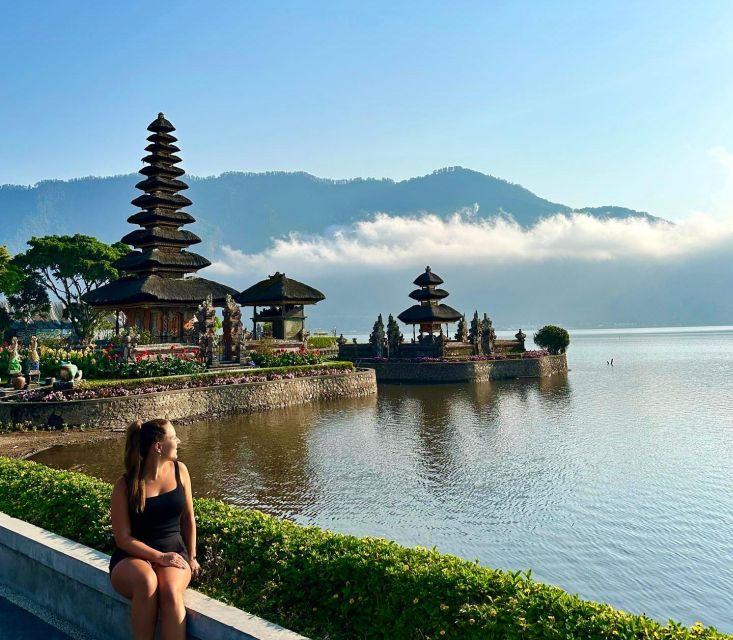 North Bali: Lovina Dolphins and Ulun Danu Temple - Dolphin Watching Experience